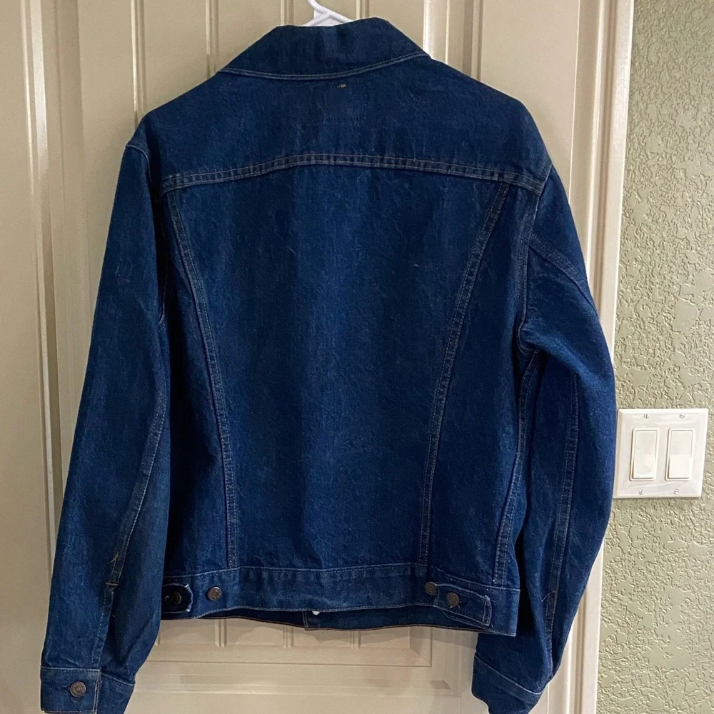 Men’s Dark Blue Denim Jacket by Levi Brand. - Picture 15 of 16